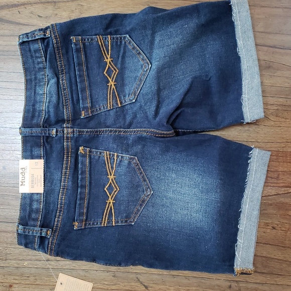 Mudd 3 Button Dark Blue Jean Shorts with Rolled Hem Girls Sz 12 - Picture 2 of 3